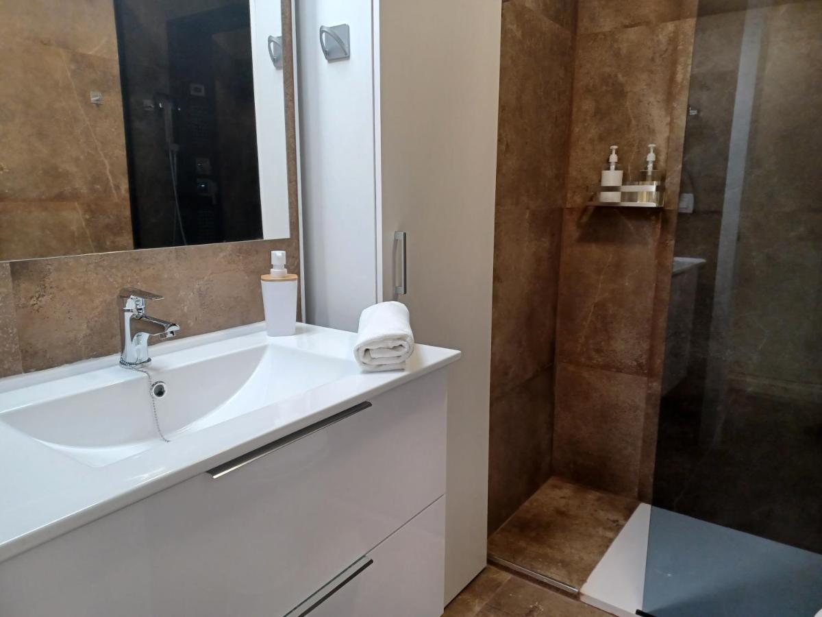 Apartamento Acogedor Junto A Calle Betis, Triana-Los Remedios Sevilla Eksteriør billede