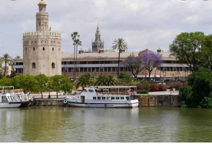 Apartamento Acogedor Junto A Calle Betis, Triana-Los Remedios Sevilla Eksteriør billede